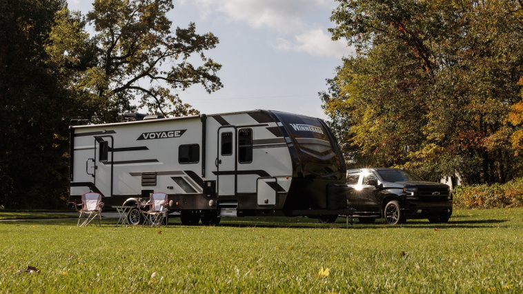 Прицеп-дача караван Winnebago Voyage, обзор серии | Фото, цены, технические характеристики